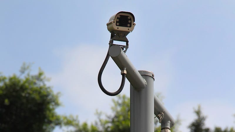 Image 1 : Une nouvelle caméra de surveillance routière détecte si vous utilisez votre smartphone au volant