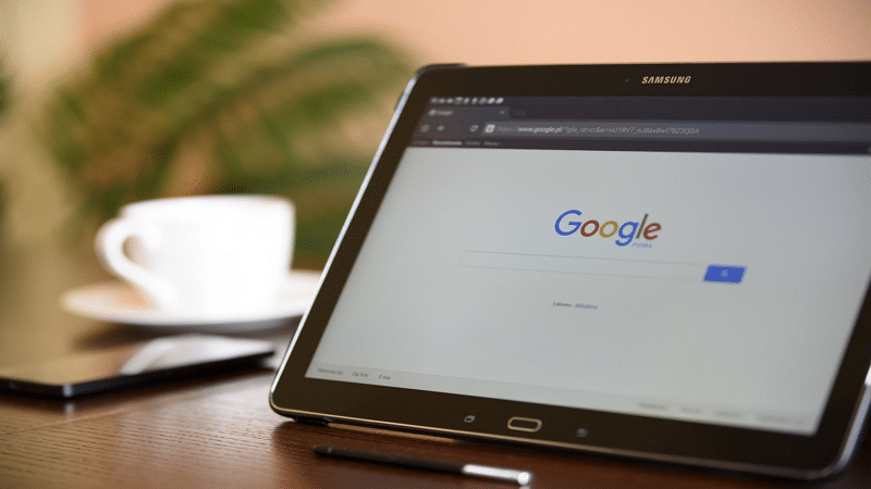 Le moteur de recherche Google sur une tablette Samsung