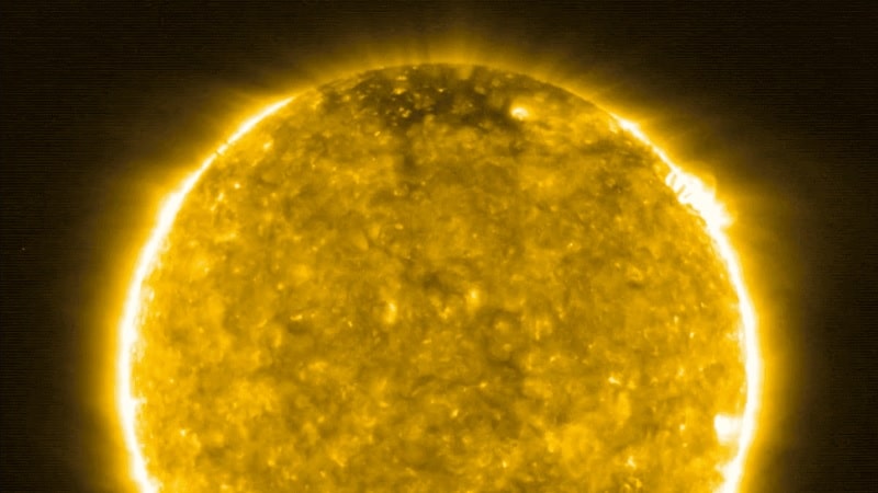 Image 1 : Le Soleil se dévoile au travers d'images les plus proches jamais prises