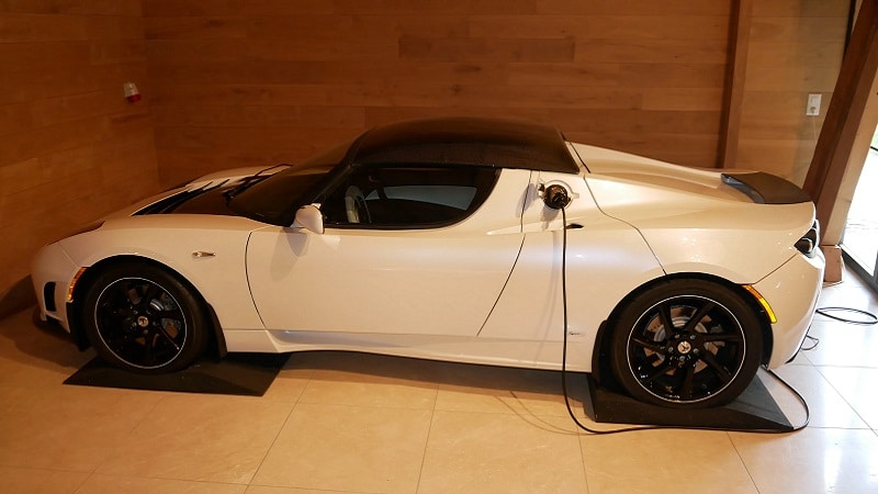 Image 3 : La dernière Tesla Roadster assemblée est en vente pour 1,5 million de dollars