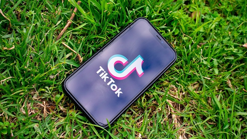 TikTok - Kon Karampelas / Unsplash