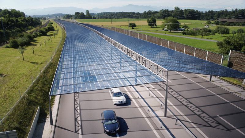 Crédit : Autoroute avec un toit solaire - labor3.ch