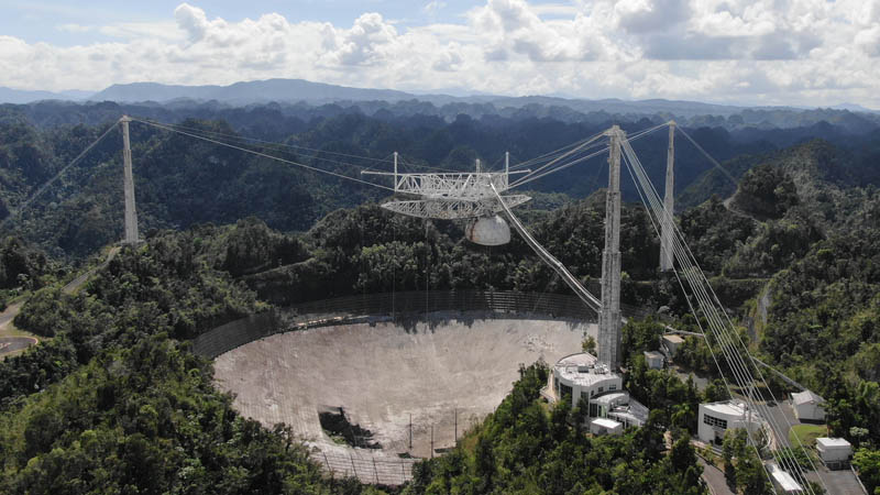 Image 1 : Le téléscope Arecibo va être démoli, coup dur pour la recherche de vie extraterrestre