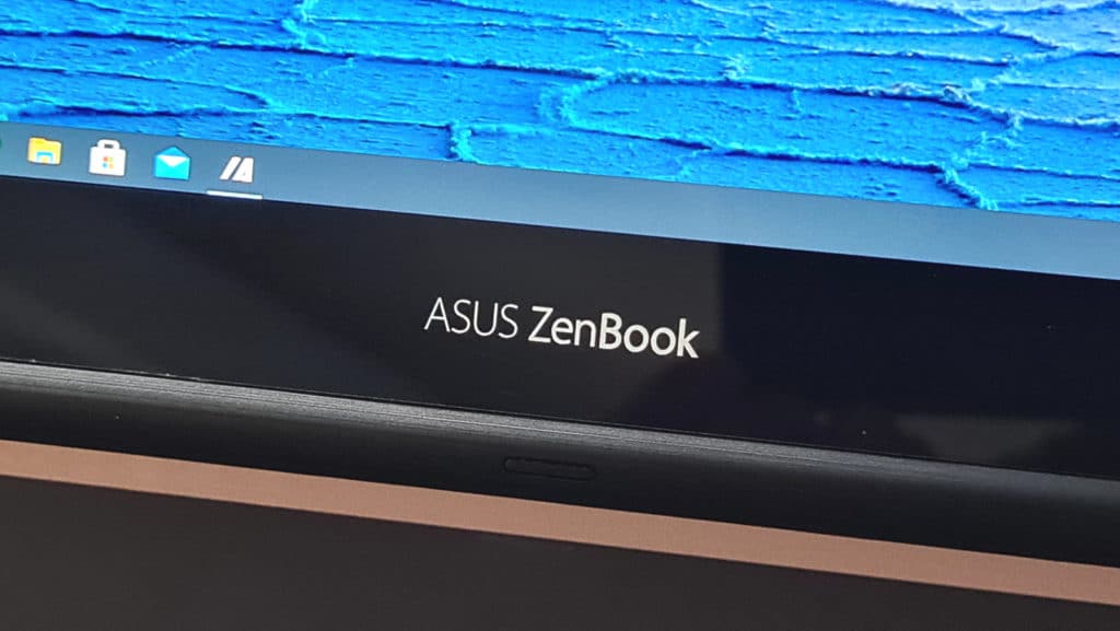 Image 8 : Test Asus Zenbook Flip S UX371 : l'ultrabook de luxe dopé à l'OLED et au Core i7 Tiger Lake