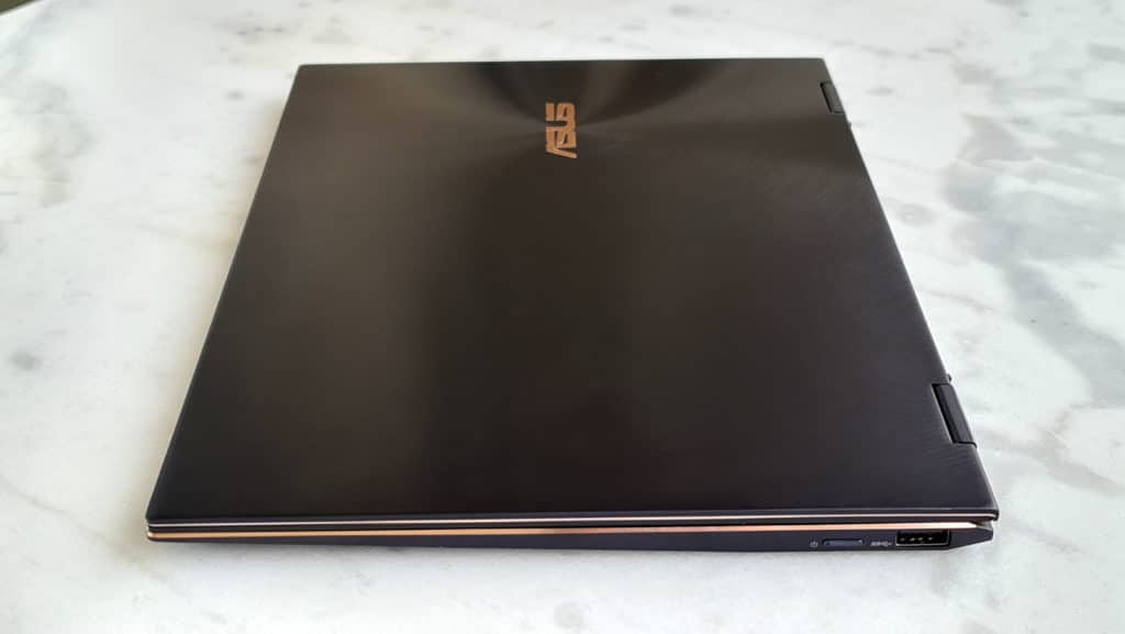 Image 6 : Test Asus Zenbook Flip S UX371 : l'ultrabook de luxe dopé à l'OLED et au Core i7 Tiger Lake