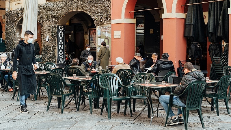 L'extérieur d'un café à Fontanellato en Italie