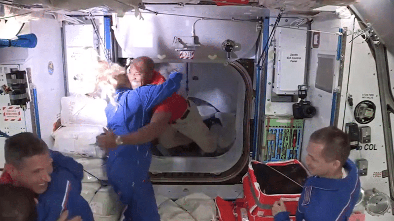 Les 4 astronautes arrivant à la Station spatiale internationale - @Space_Station / Twitter