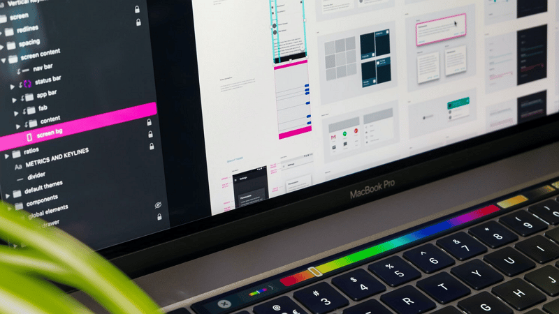 MacBook Pro avec Touch Bar - Tirza van Dijk / Unsplash