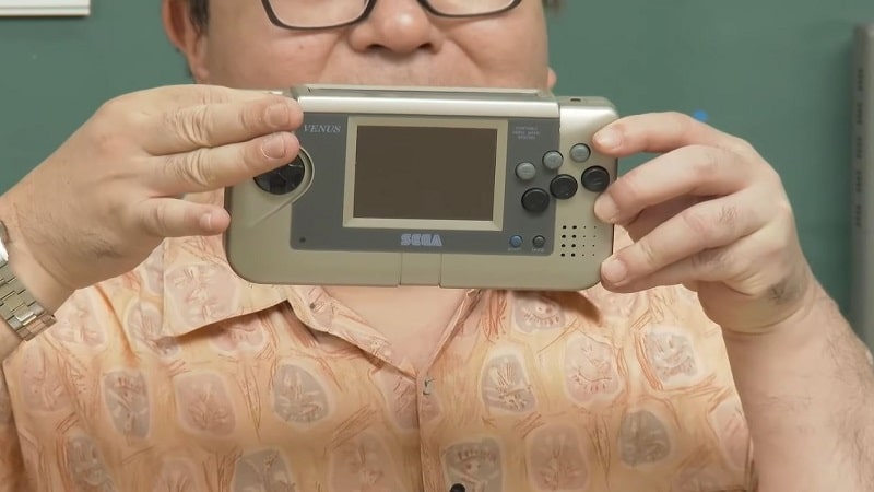 Le prototype de la Sega Nomad, "Venus". Crédits : YT/Sega