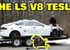 Tesla avec un moteur V8