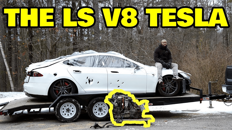 Tesla avec un moteur V8 - Rich Rebuilds / YouTube