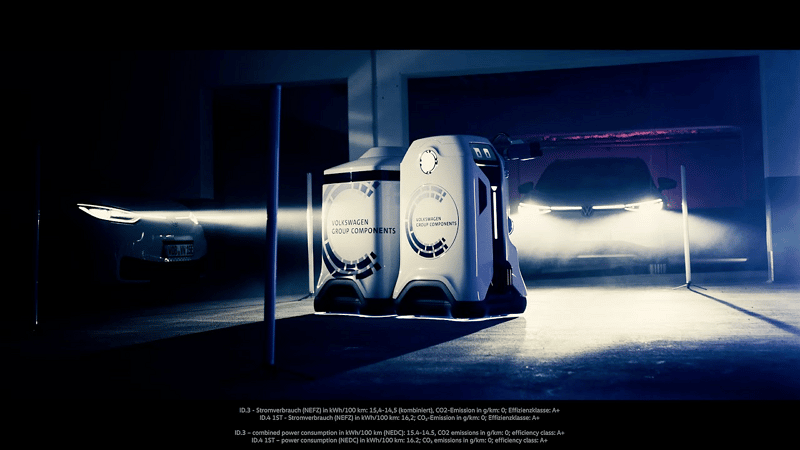 Image 1 : Volkswagen dévoile un adorable robot autonome qui recharge les voitures électriques