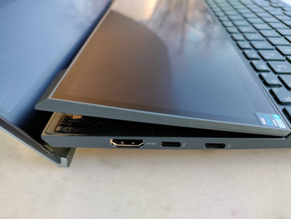 Image 6 : Test Asus Zenbook Duo 14 Tiger Lake : un étonnant PC portable à double écran et équilibré