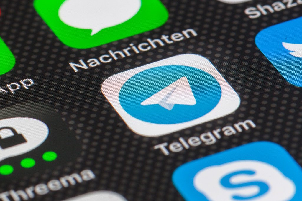 WhatsApp Facebook application applications messagerie messageries Viber Dust Telegram Signal Edward Snowden Wire alternatives 