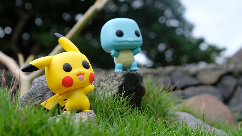 Des figurines de Pikachu et Carapuce