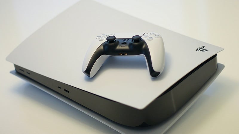 La PlayStation 5 et la manette DualSense