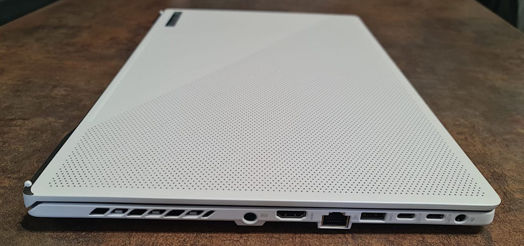 Image 10 : Test Asus Zephyrus G15 : RTX 3080 et 165 Hz, le PC portable gaming ultime ?
