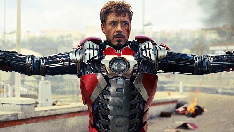 Image 1 : Iron Man 2 : un Youtubeur recrée l’armure rétractable de Tony Stark et elle fonctionne !