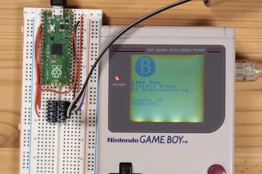 Image 1 : Une Game Boy mine du bitcoin et ça fonctionne