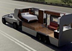 Tesla Cybertruck avec une caravane