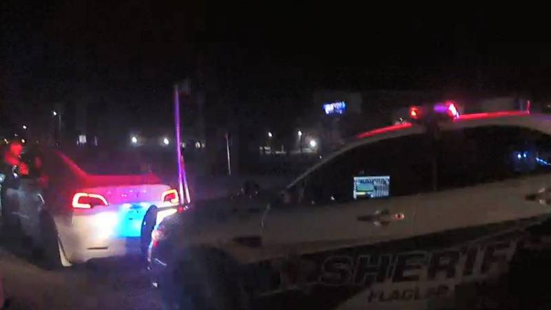 Tesla percute une voiture de police -Flagler County Sheriff's Office