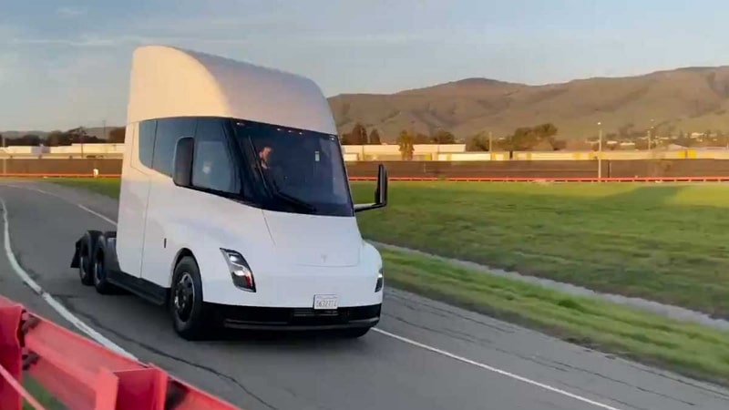 Tesla Semi sur la piste d'essai - Tesla