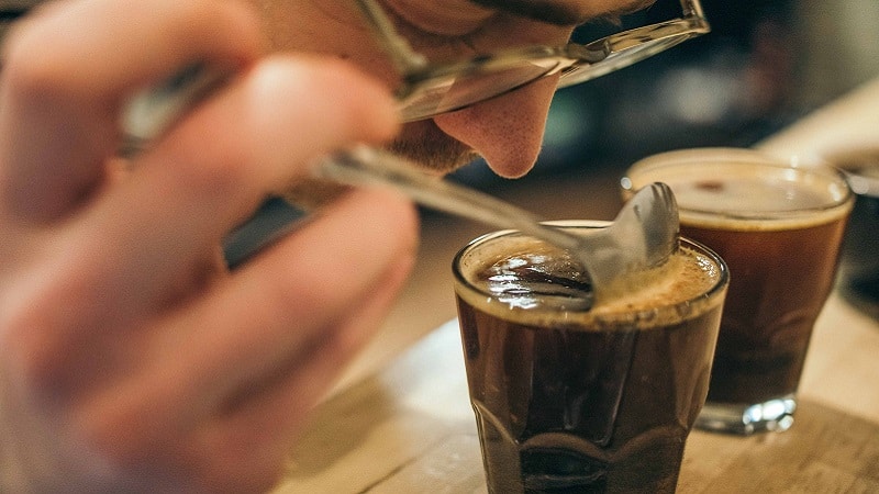 La forte odeur du café peut être utilisée pour traiter l'anosmie