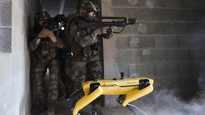 Image 1 : L’armée française teste le robot de Boston Dynamics sur le terrain