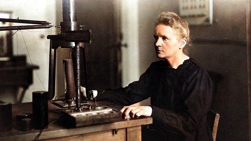 Une photographie colorisée de Marie Curie