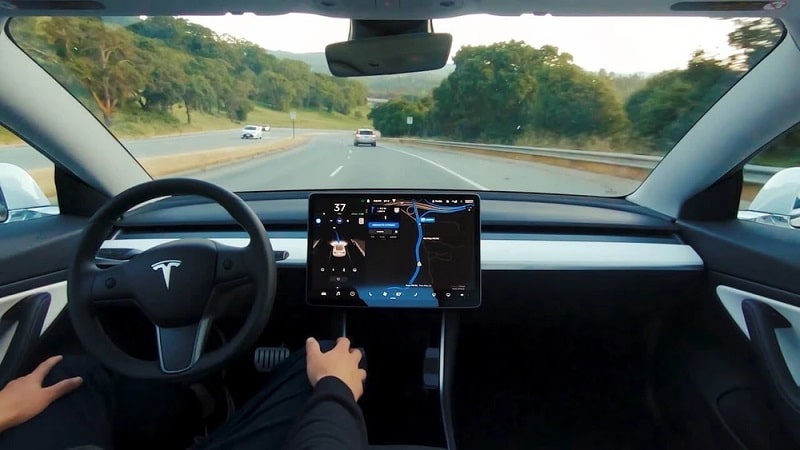 Tesla - Youtube / Third Row Tesla
