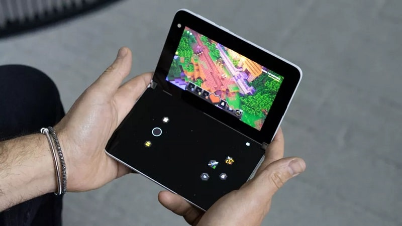 Surface Duo in game mode thanks to Game Pass. Credit: Microsoft