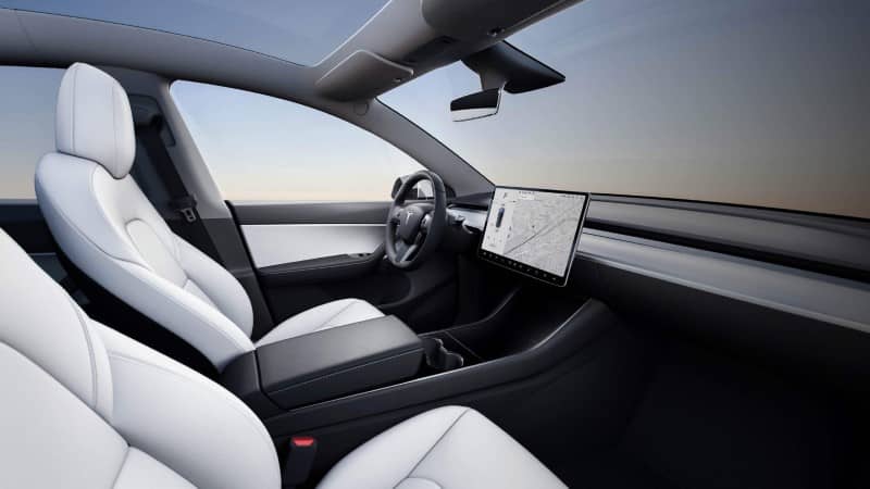 Image 1 : Tesla Autopilot : la caméra du rétroviseur va surveiller le conducteur