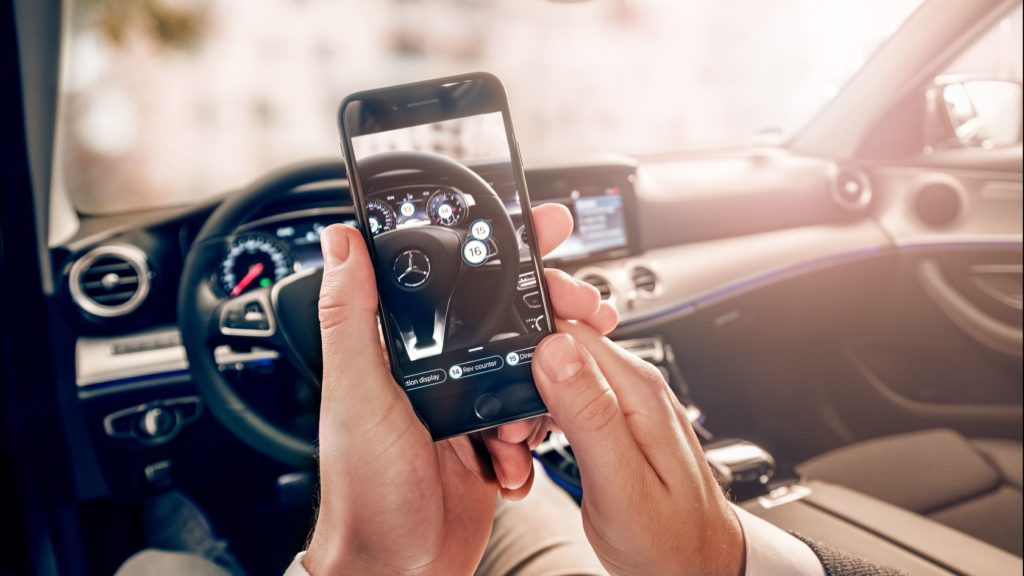 L'application mobile de réalité augmentée "Ask Mercedes" - Crédit : Mercedes-Benz