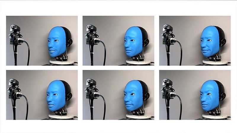 Les expressions faciales du robot EVA
