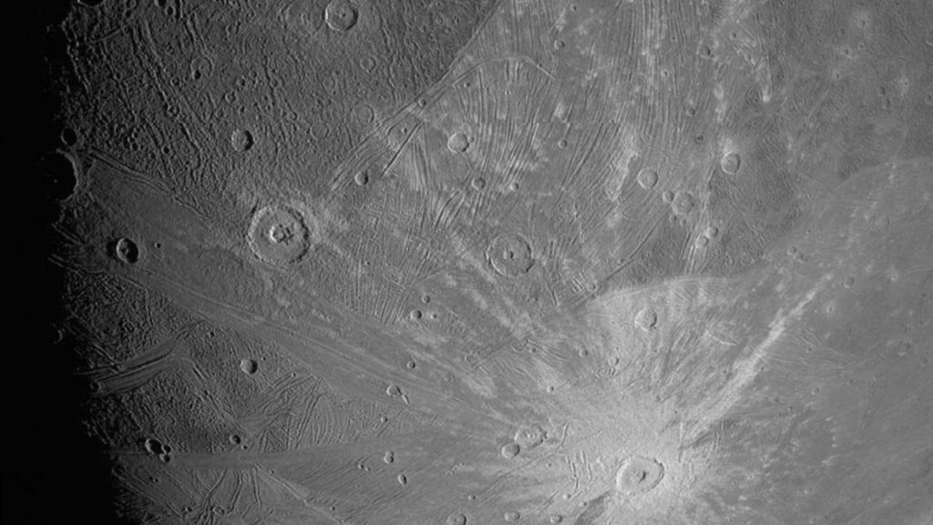 Ganymède, la plus grande lune du système solaire. Crédit : NASA