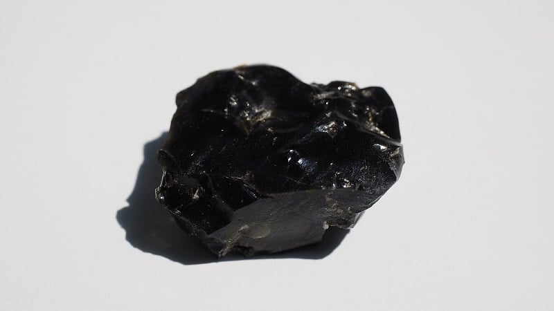 Fragment d'obsidienne. Crédit : Pixabay