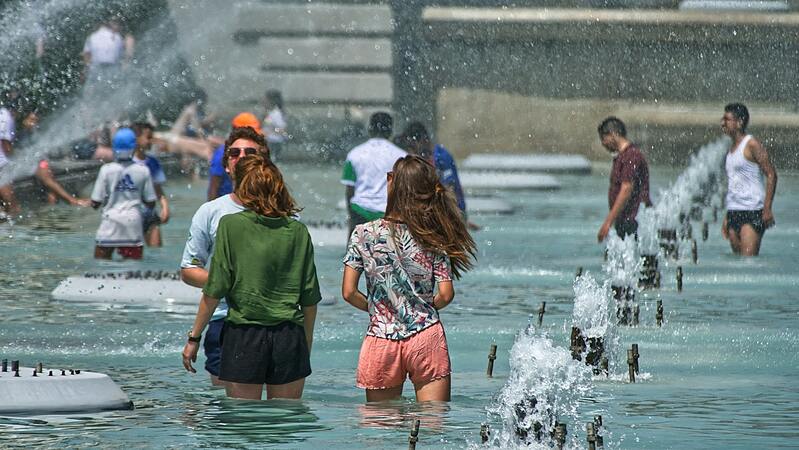 Habitants essayant de se rafraichir en pleine vague de chaleur - Crédit : Pascal Bernardon / Unsplash