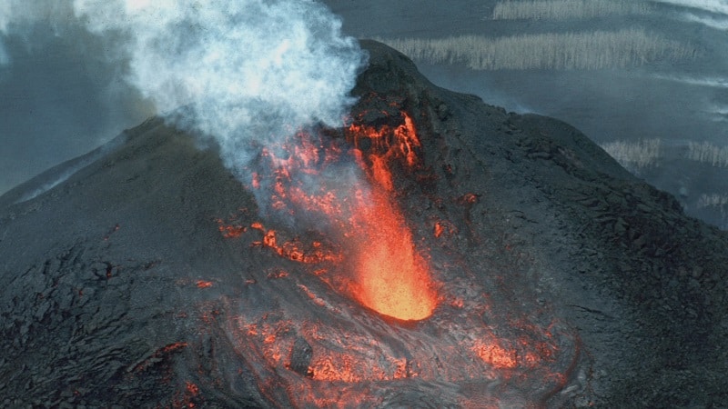 Un volcan en éruption