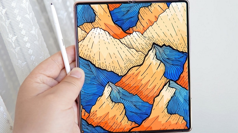 Galaxy Z Fold 2 photoshoppé pour ressembler au Galaxy Z Fold 3 - Ice Universe