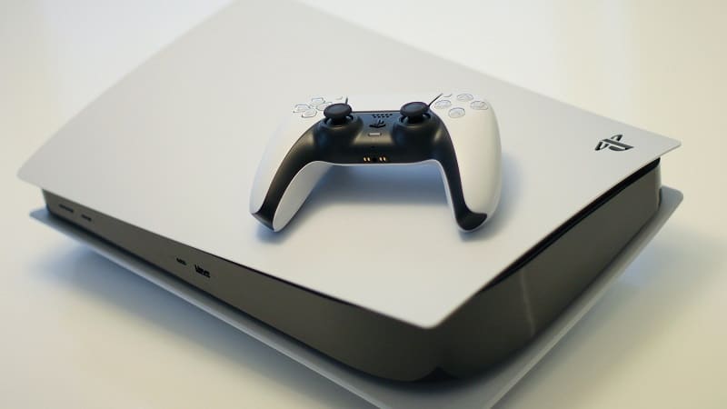 La PS5 et sa manette DualSense