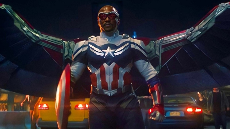 Sam Wilson en costume de Captain America