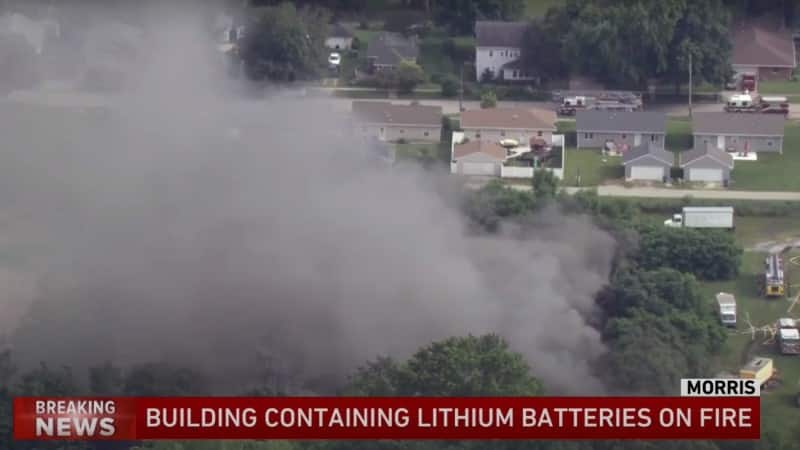 Image 1 : 100 tonnes de batteries au lithium explosent aux Etats-Unis