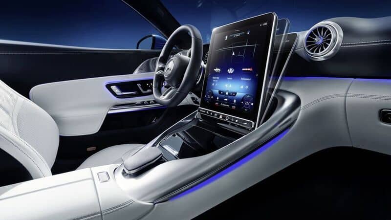 La future Mercedes AMG SL et son écran pivotable - Crédit : Mercedes-Benz USA
