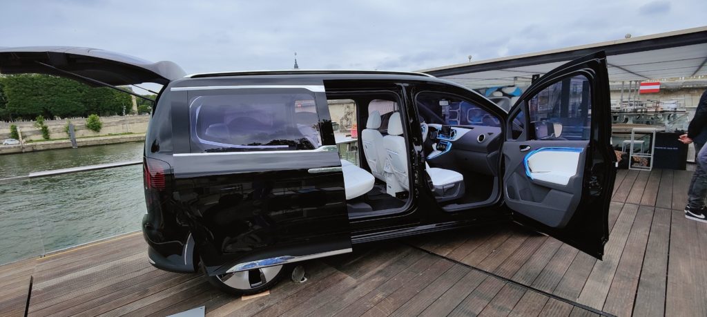 Image 3 : Mercedes Concept EQT : on est monté dans le ludospace 100% électrique