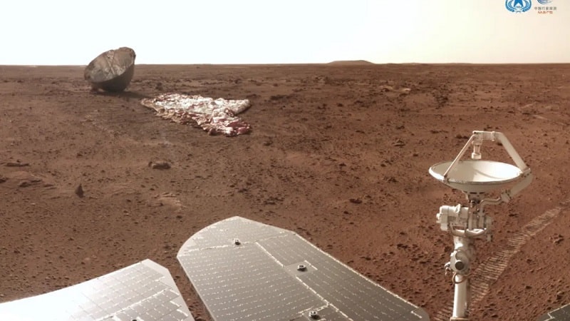 Le rover Zhurong capture son parachute et sa coque arrière sur Mars