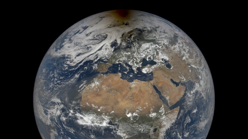 L'ombre de la Lune sur le pôle Nord lors de l'éclipse solaire