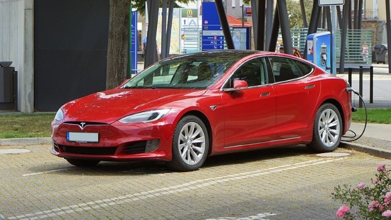 Image 1 : Tesla : vous pouvez activer la conduite autonome intégrale dès aujourd'hui