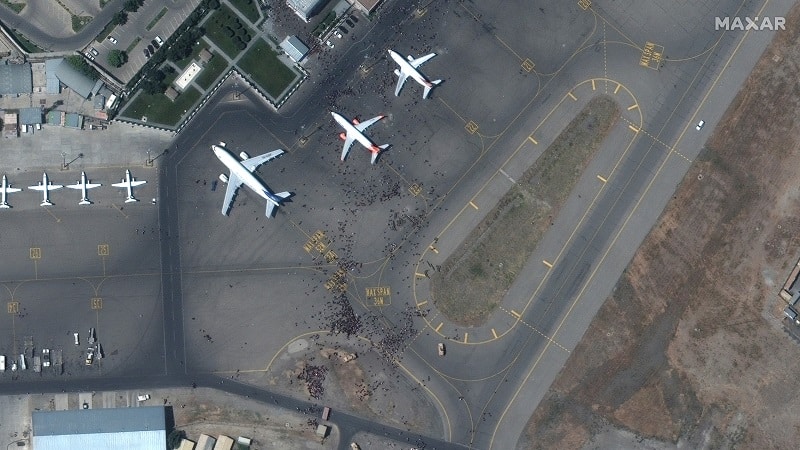 La foule à l'aéroport de Kaboul