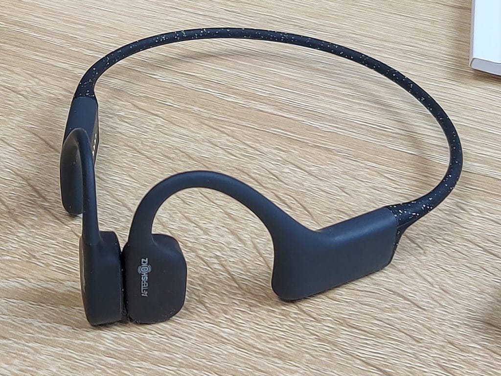 Xtrainerz : le premier casque à conduction osseuse étanche signé Aftershokz  - Les Numériques