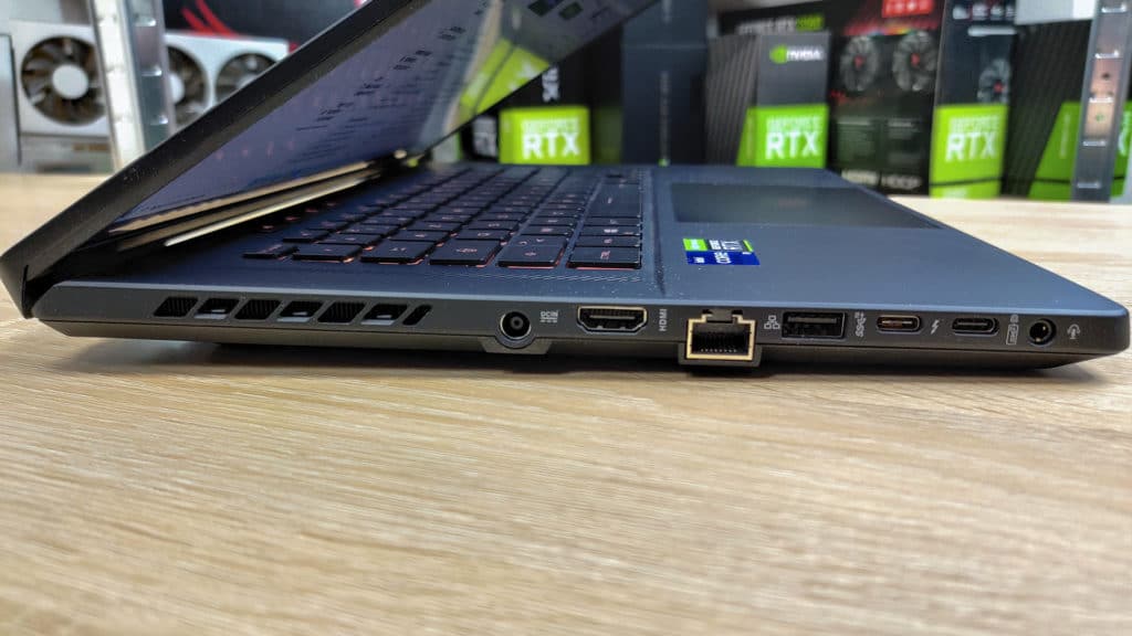 Asus ROG Zephyrus M16 connectique